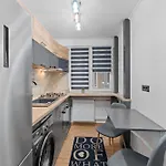 Hideaway - Peaceful 1-bedroom In The Heart Of * Bucharest