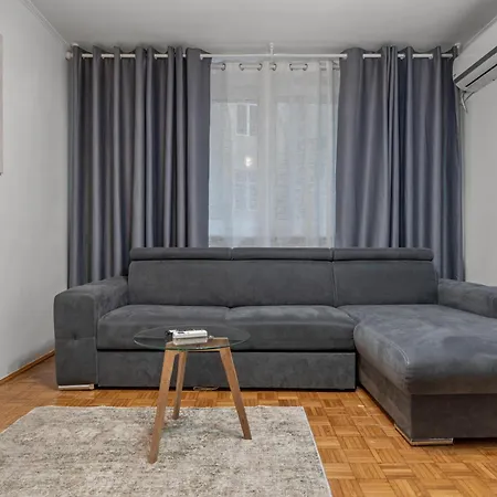 Urban Calm 1-bedroom Near Universitate Apartment Bucharest