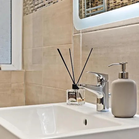 Netflix & 1br Heart Of 布加勒斯特