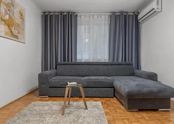 Hideaway - Peaceful 1-bedroom In The Heart Of Apartamento Bucarest