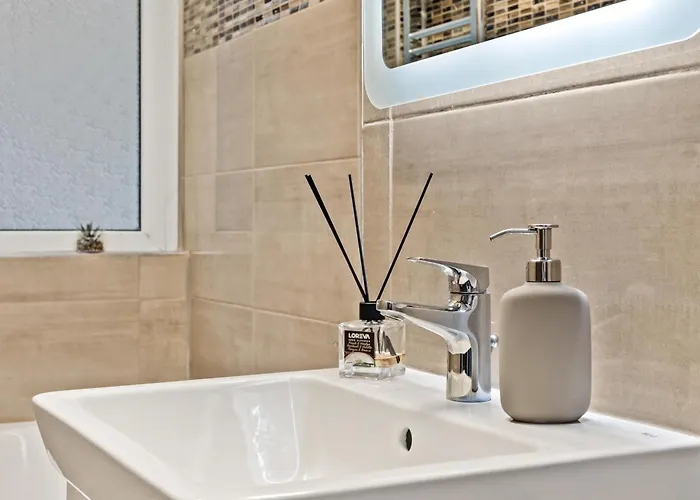 Hideaway - Peaceful 1-bedroom In The Heart Of Bucarest